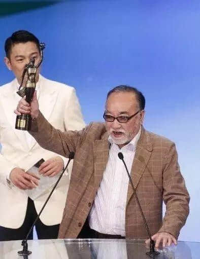 盧海鵬街邊“試Mic”，時隔30年再唱《幾許瘋語》！