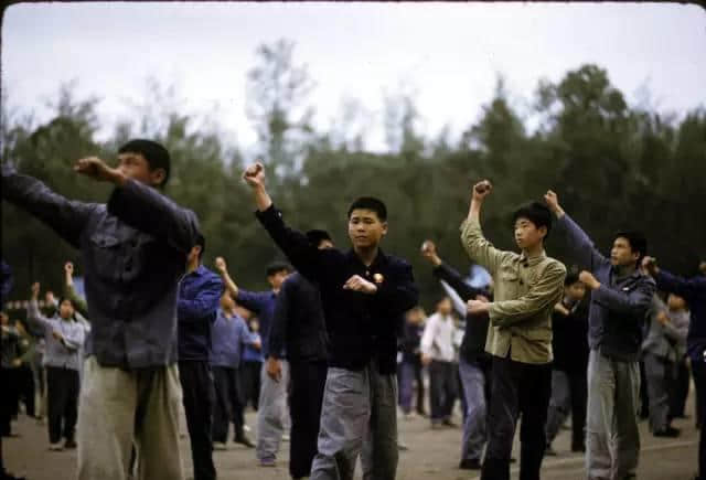 1972年嘅廣州校園生活，當(dāng)時(shí)啲學(xué)生哥能文能武！