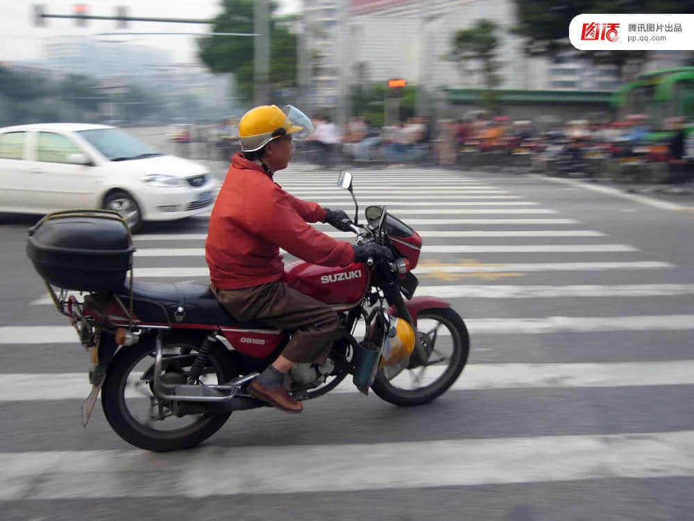 一輛摩托車，折疊了三個時代的廣州