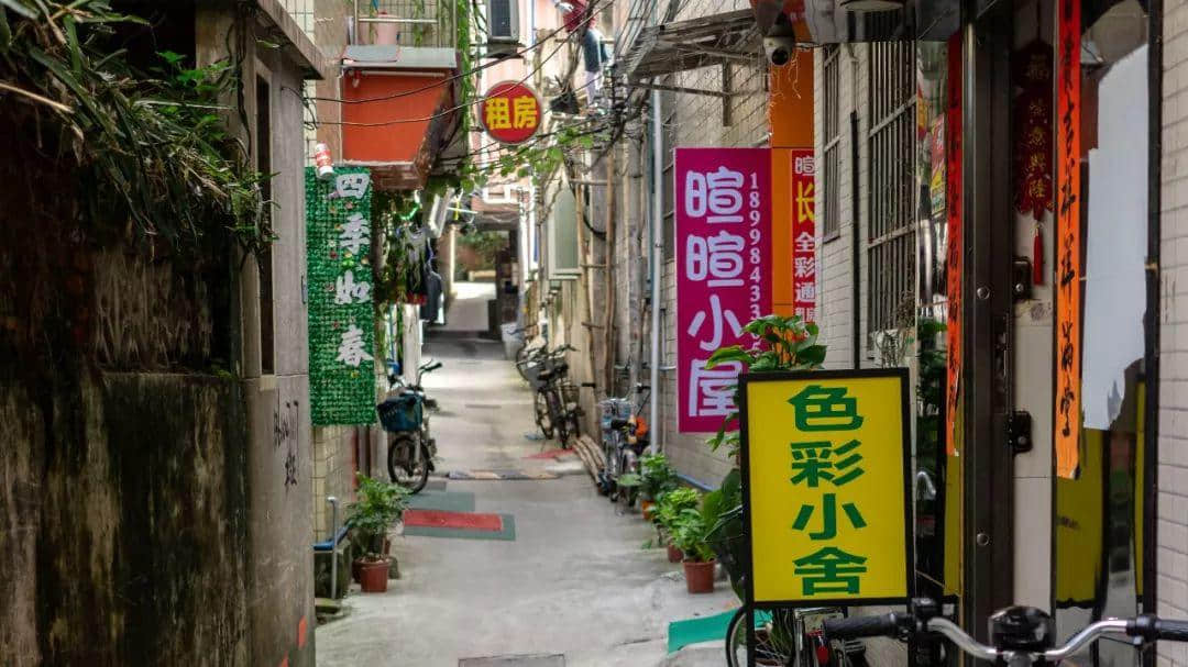 你在天河的市中心紙醉金迷，我在北亭的宵夜攤爛醉如泥